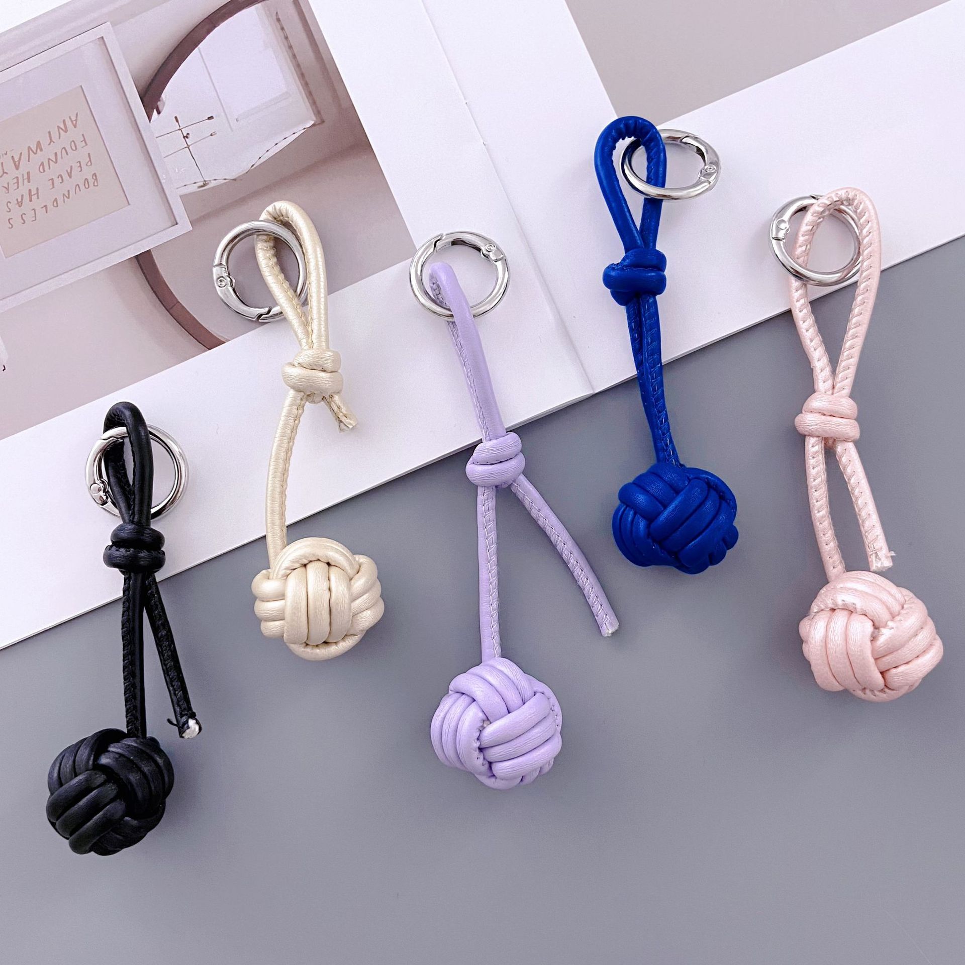 Gantungan Tas Aksesoris Kulit  - Luxury Japanese Bags Brands ulasan dan harga
